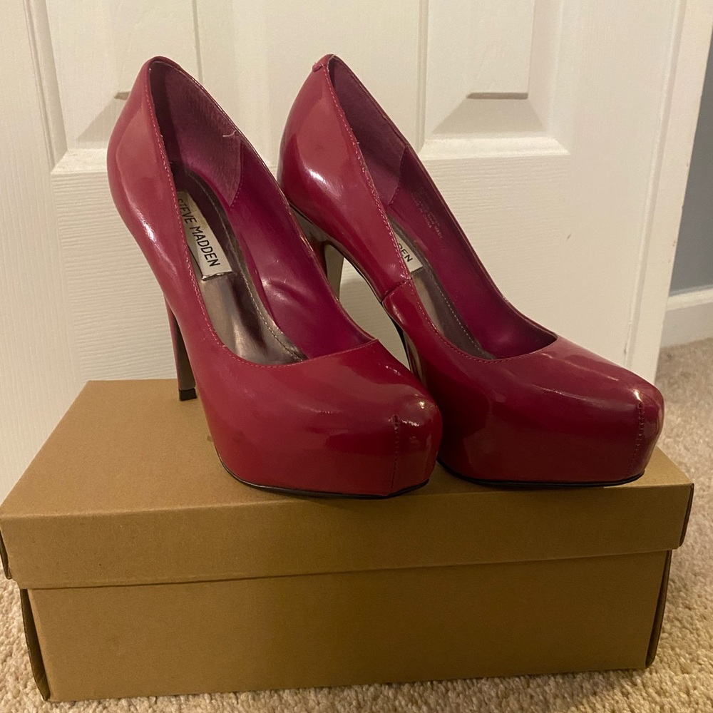 They are coming back!!! Hot pink pumps 👠👠👠